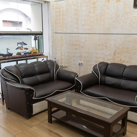 ורנאסי The Century Plaza Hotel מראה חיצוני תמונה