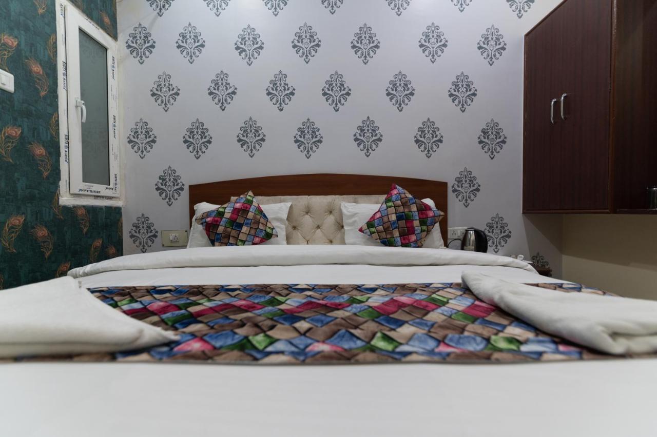 ורנאסי The Century Plaza Hotel מראה חיצוני תמונה