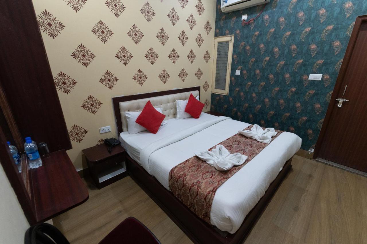 ורנאסי The Century Plaza Hotel מראה חיצוני תמונה