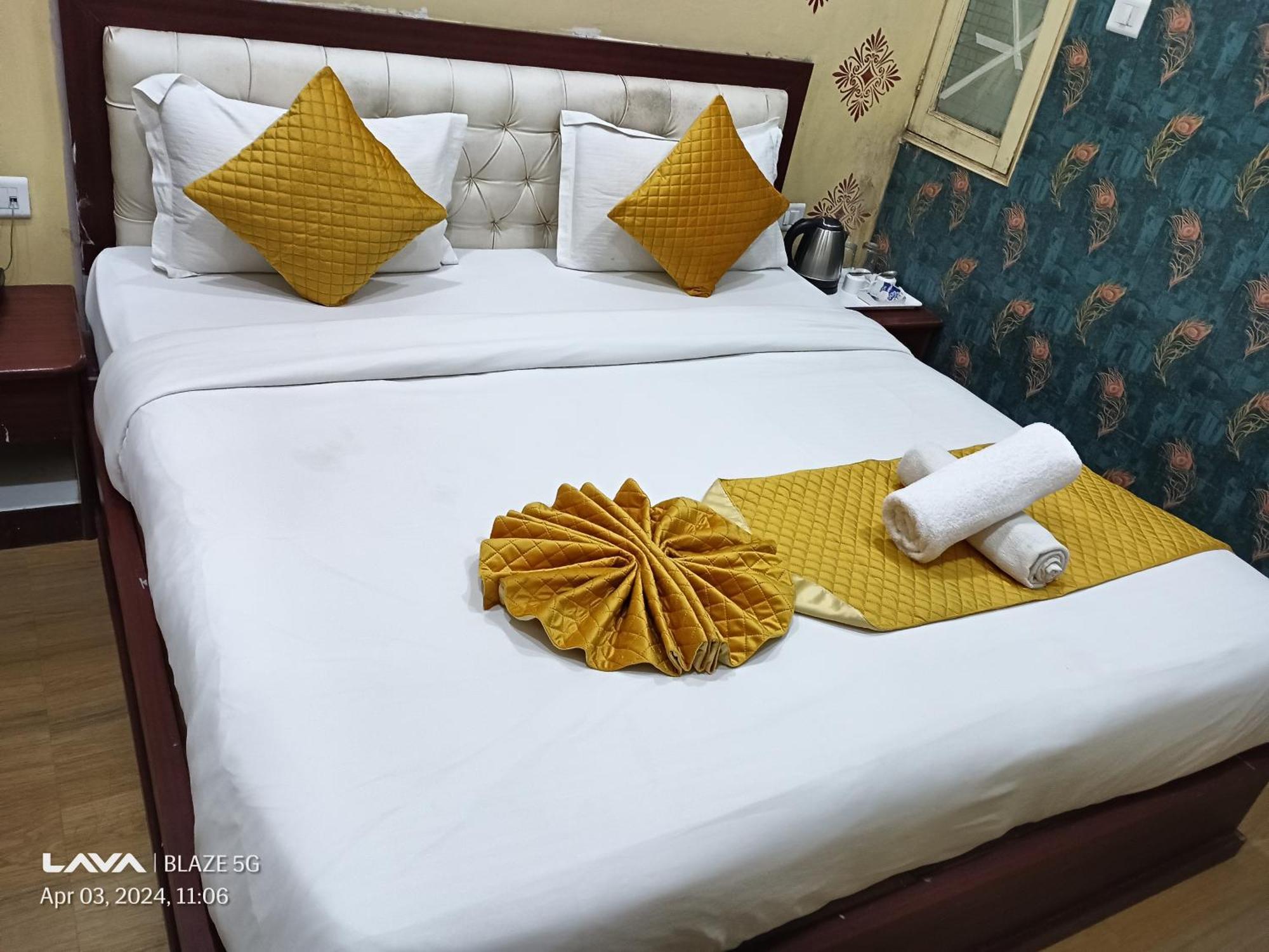 ורנאסי The Century Plaza Hotel מראה חיצוני תמונה